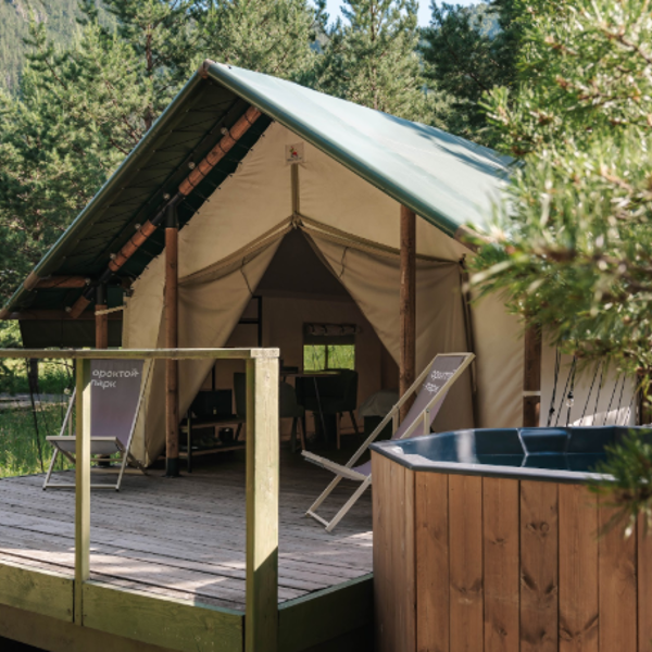 Тент Хаус у реки с купелью