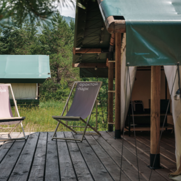 Тент Хаус у реки