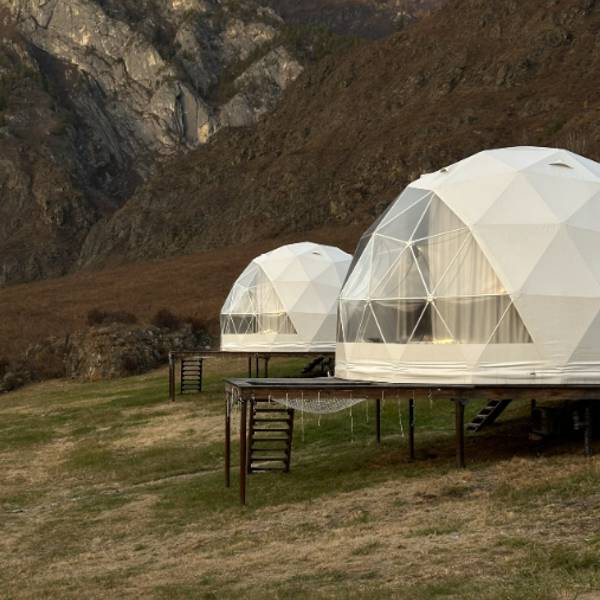 Сфера с видом на Катунь и горы