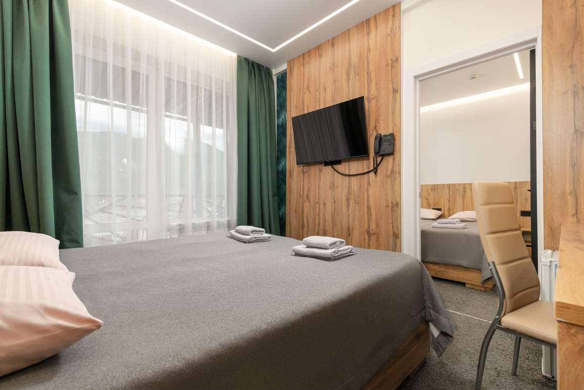 "Люкс" пятиместный номер