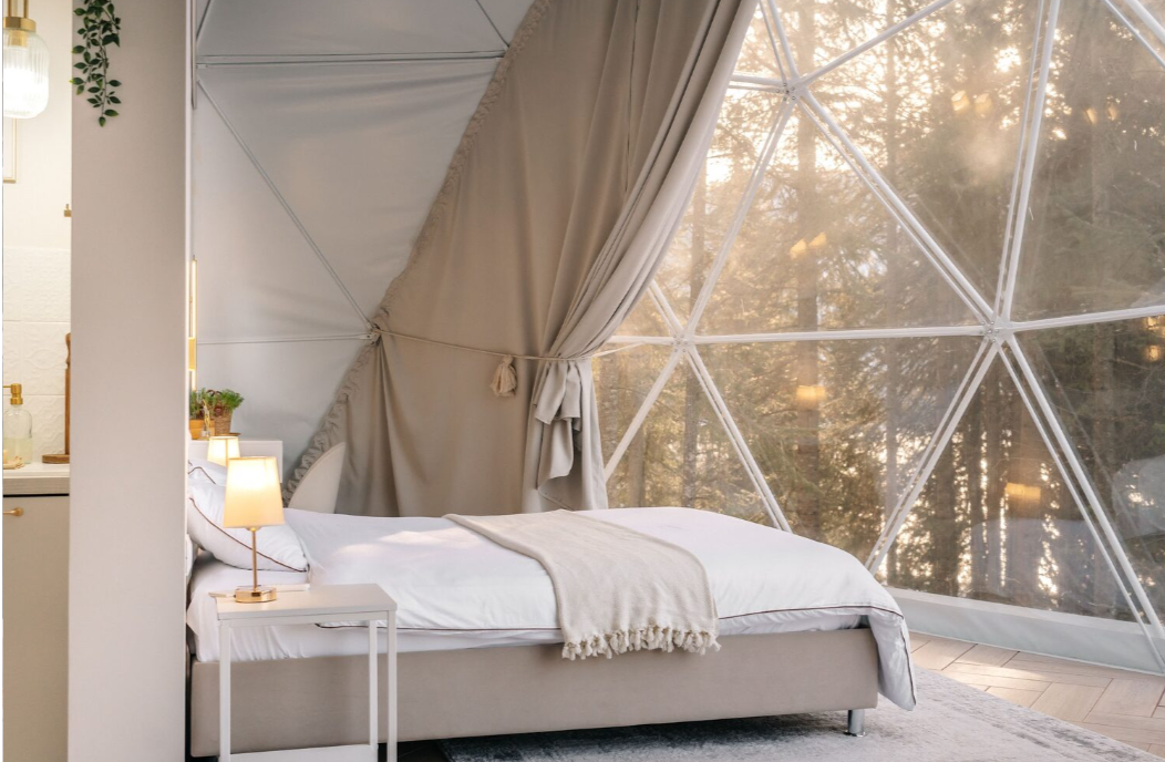 Купол двухуровневый с видом на озеро